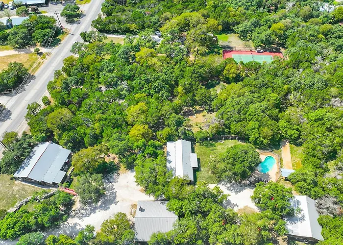 Wimberley Log Cabins Resort And Suites- The Oak Lodge
