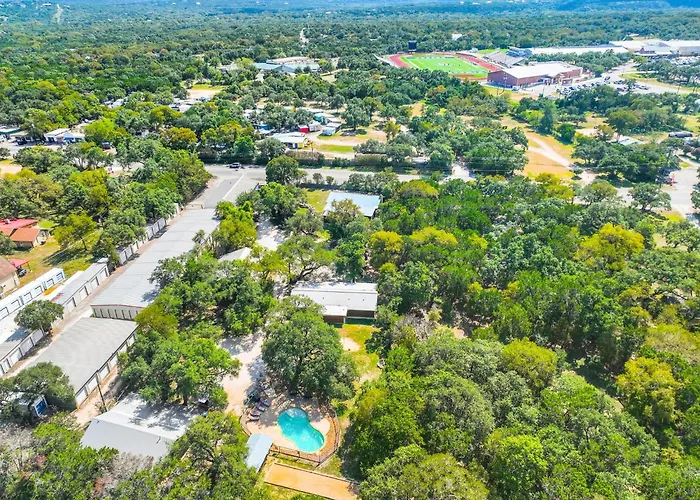 Wimberley Log Cabins Resort And Suites- The Oak Lodge