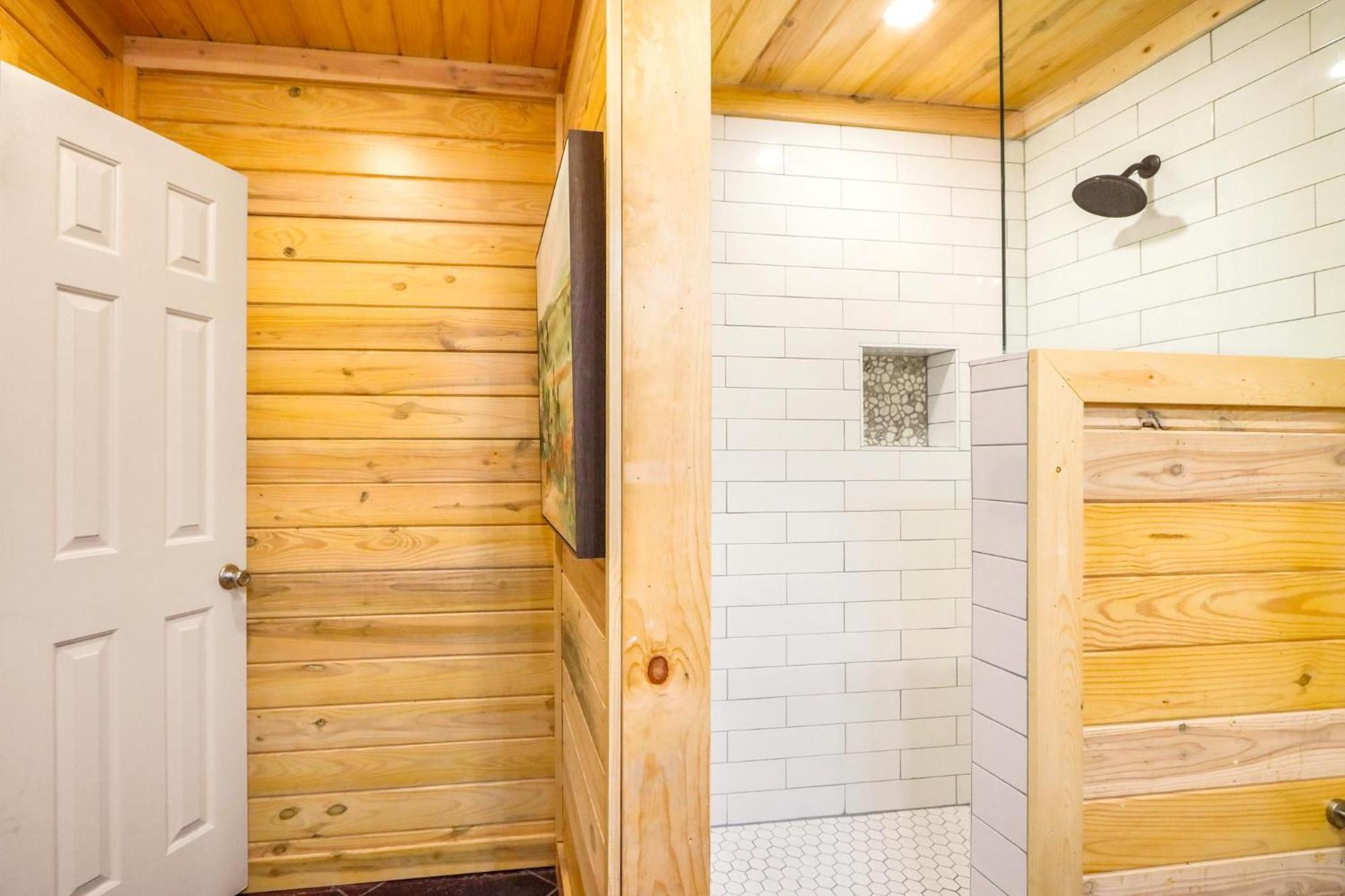 Log And Suites- The Oak Ferienhaus Wimberley