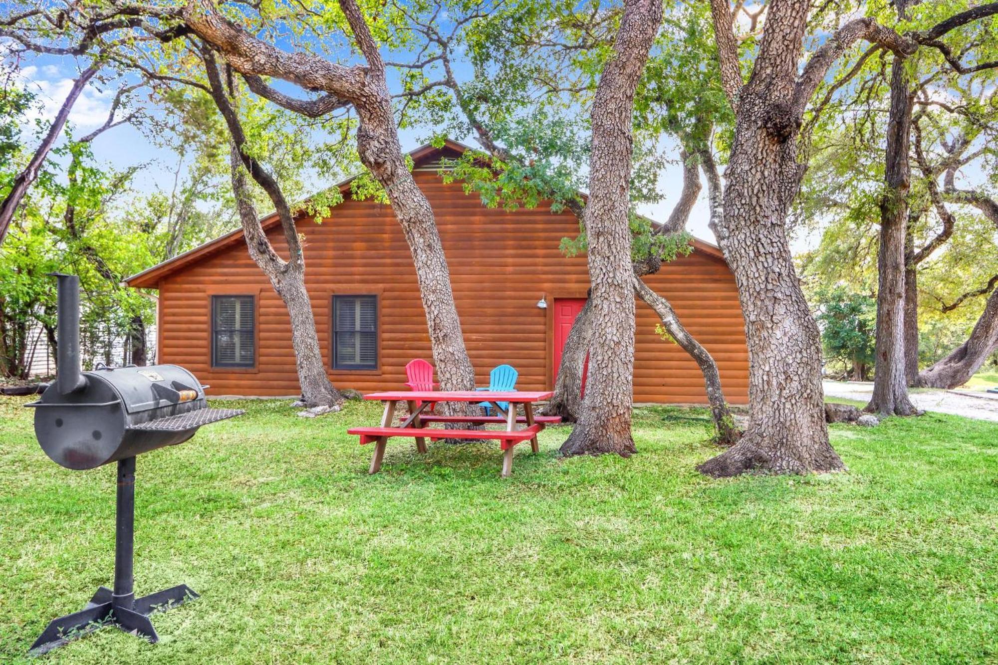 Log And Suites- The Oak * Wimberley
