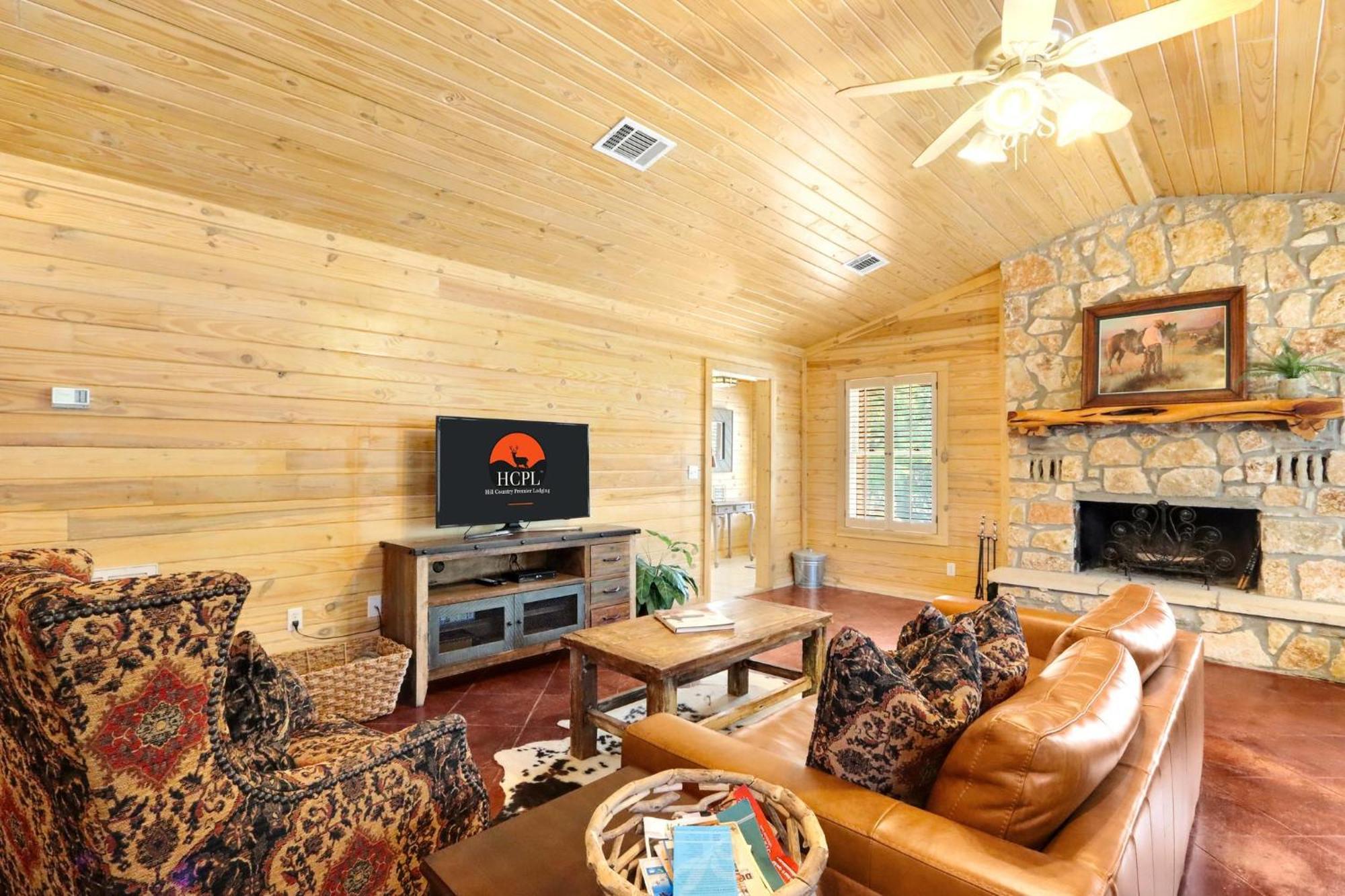 Log And Suites- The Oak Ferienhaus *